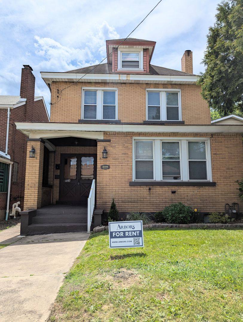 Apartment for rent at 2104 W St, Homestead, PA 15120