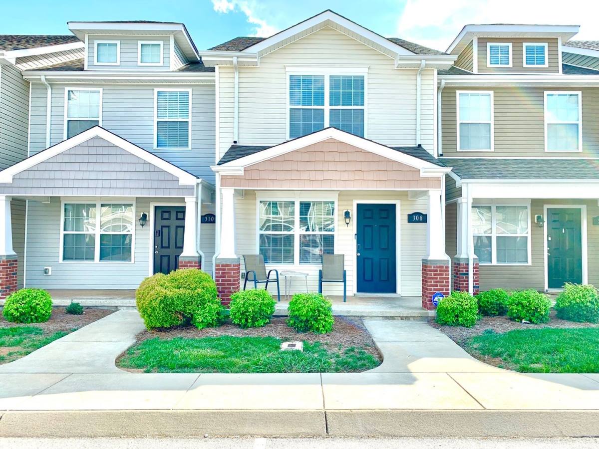 Townhouse for rent at 308 Sam Houston Circle, Clarksville, TN 37040