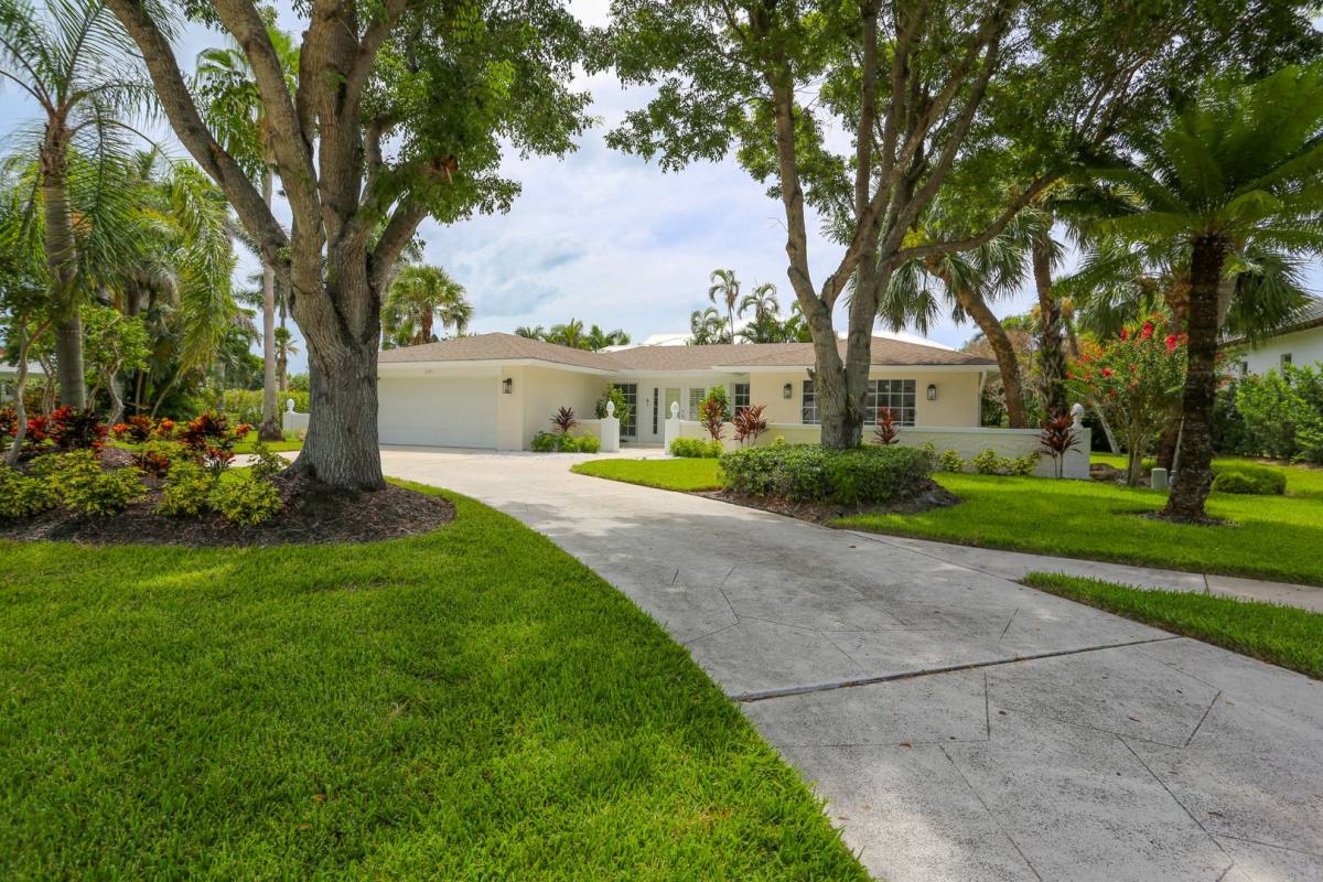 House for rent at 2901 Crayton Rd, Naples, FL 34103
