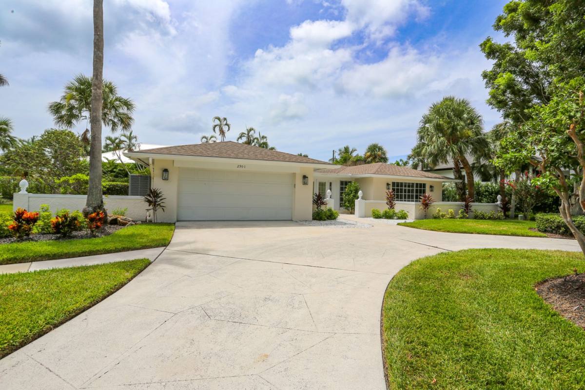 House for rent at 2901 Crayton Rd, Naples, FL 34103