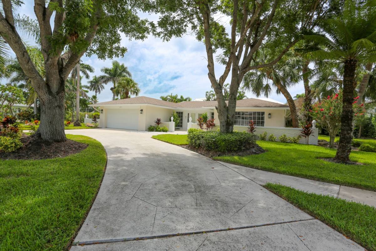 House for rent at 2901 Crayton Rd, Naples, FL 34103