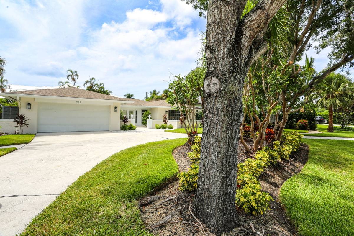House for rent at 2901 Crayton Rd, Naples, FL 34103