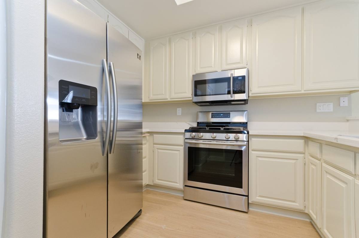 Apartment for rent at 1230 Wellesley Ave, Los Angeles, CA 90025