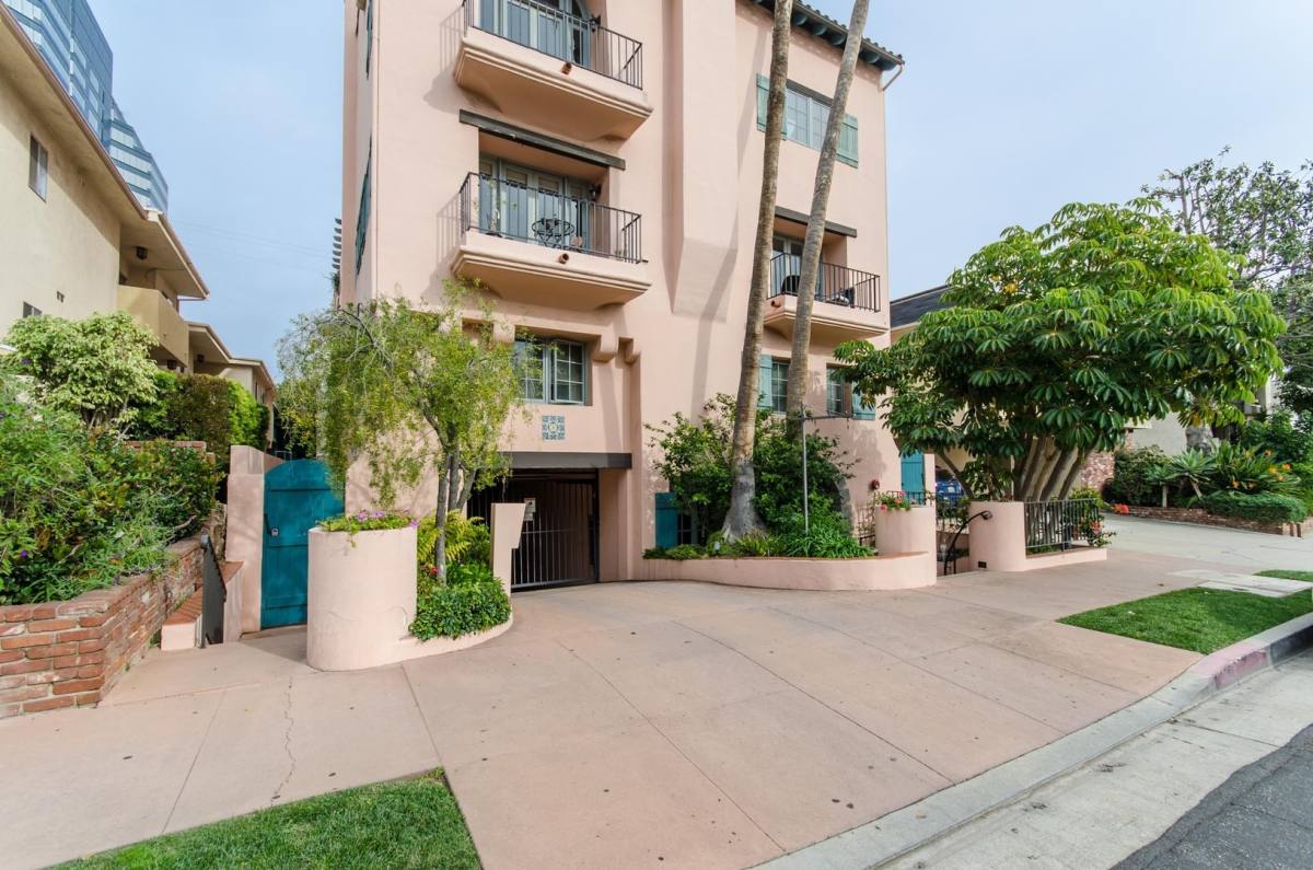 Apartment for rent at 1230 Wellesley Ave, Los Angeles, CA 90025