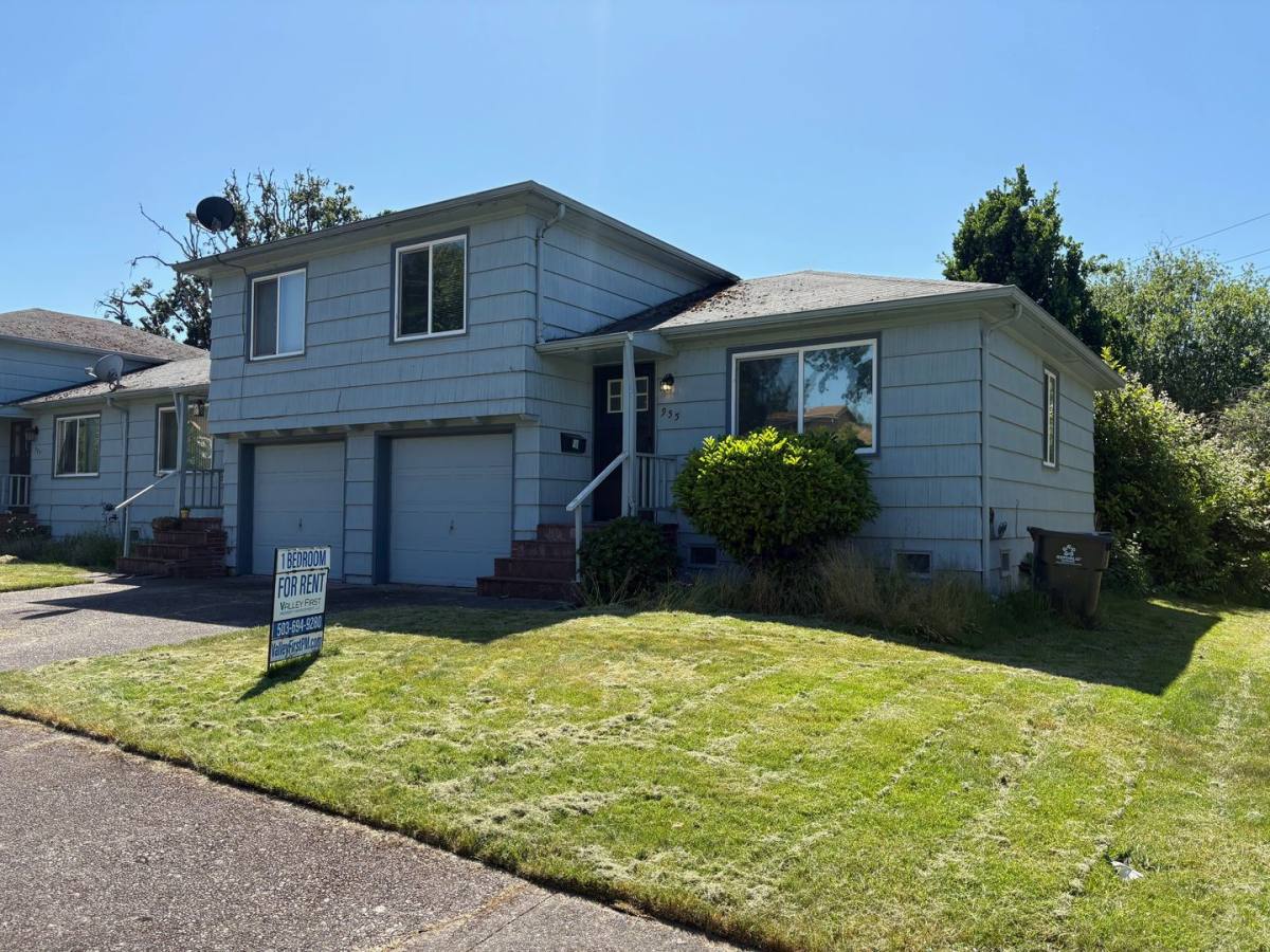 Apartment for rent at 955-985 Fir St S, Salem, OR 97302