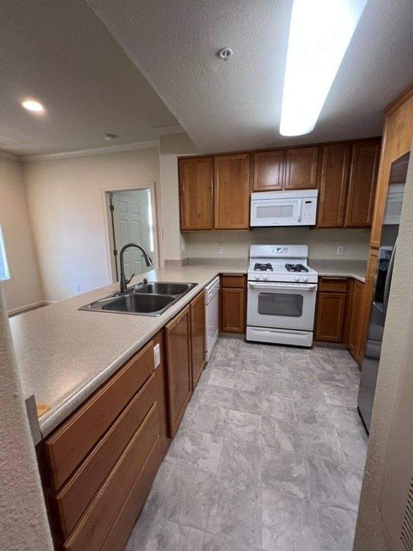 Condo for rent at 5201 Laguna Oaks Dr, Elk Grove, CA 95758