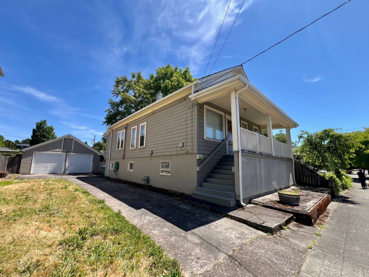 House for rent at 2916 SE 17th Ave, Portland, OR 97202