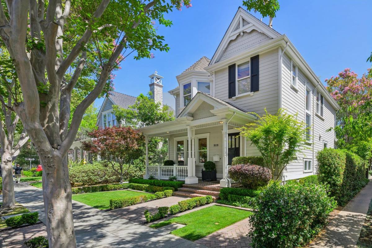 House for rent at 909 Ramona St, Palo Alto, CA 94301