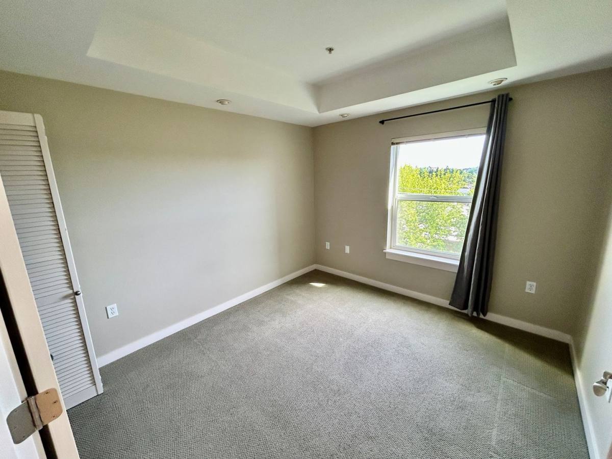 Apartment for rent at 1026 NE 65th St, Seattle, WA 98115