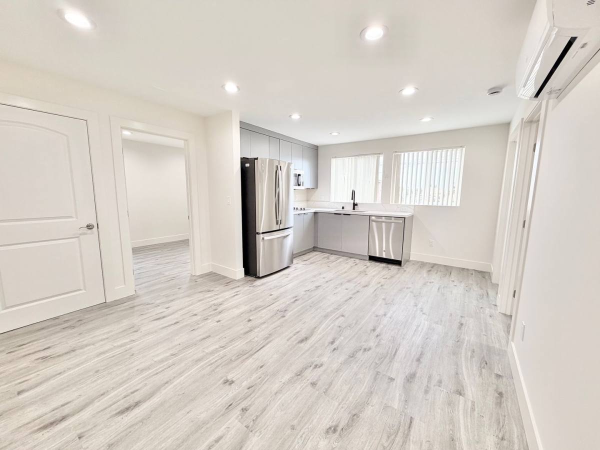 Apartment for rent at 140 1 2 W, Los Angeles, CA 90003