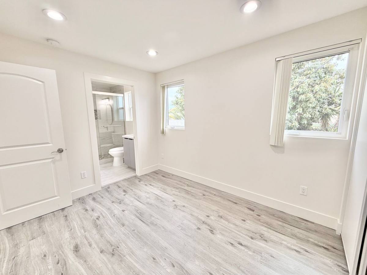 Apartment for rent at 140 1 2 W, Los Angeles, CA 90003