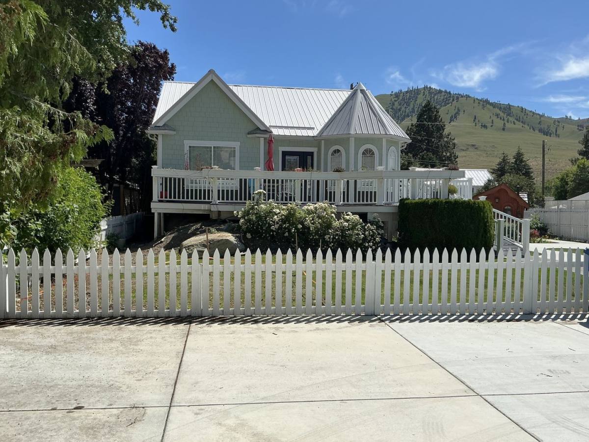 Apartment for rent at 528 E Wapato Ave, Chelan, WA 98816