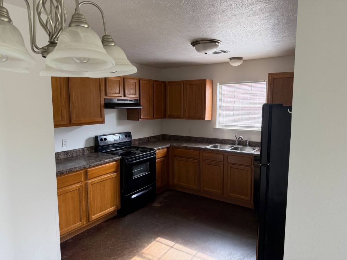 Townhouse for rent at 415-417 Middle Rd, Conway, AR 72032