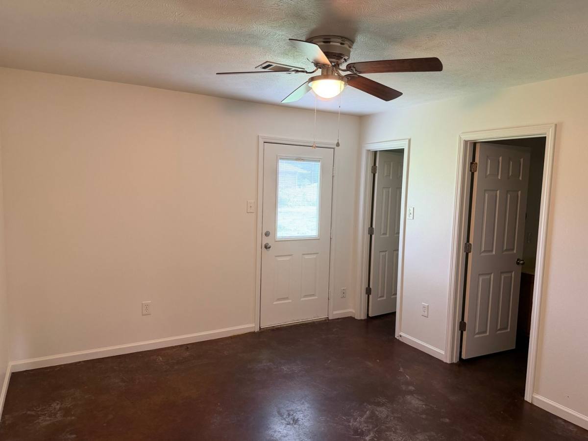 Townhouse for rent at 415-417 Middle Rd, Conway, AR 72032