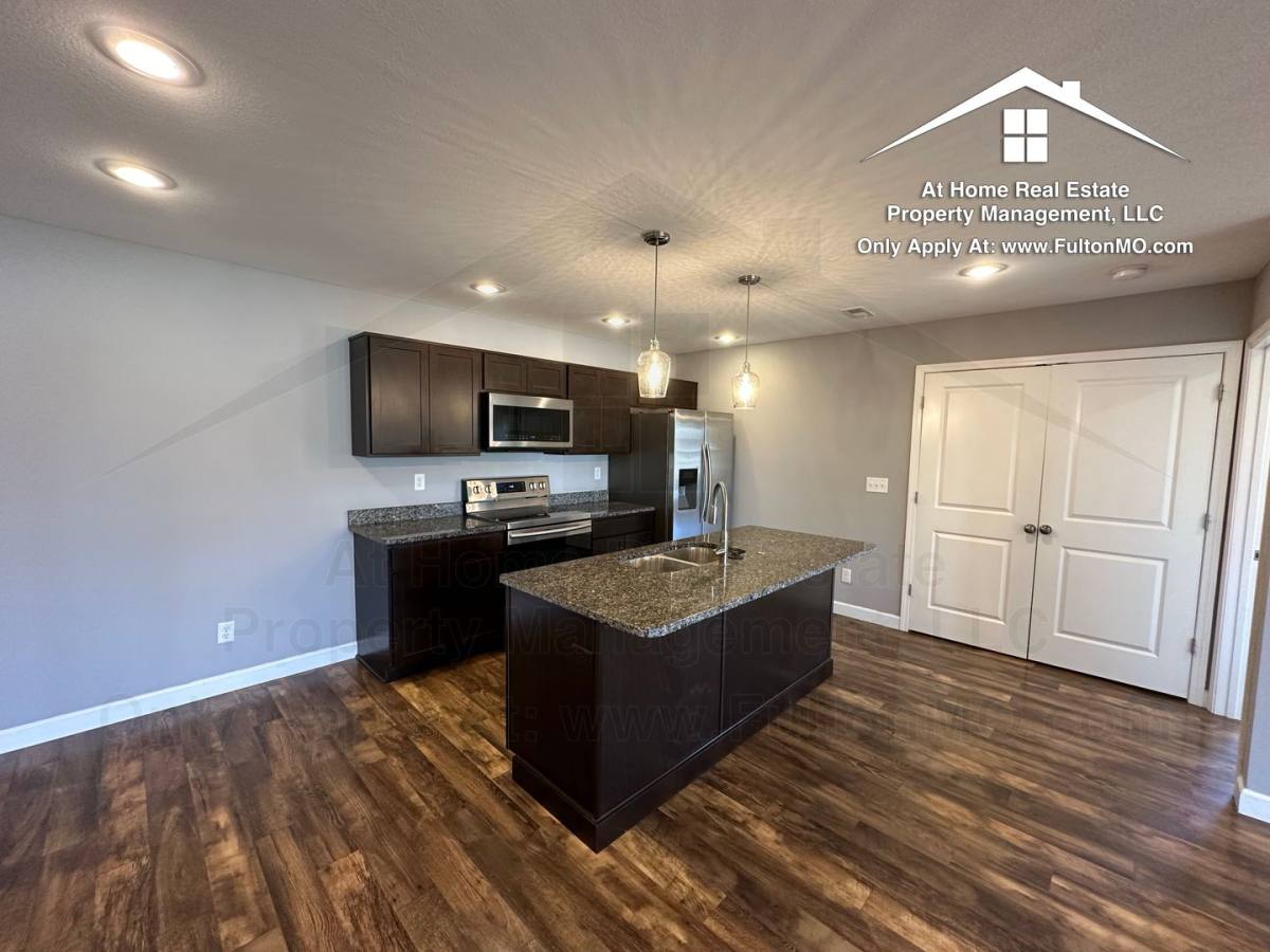 Apartment for rent at 301 E Saint Eunice Rd #202, Fulton, MO 65251