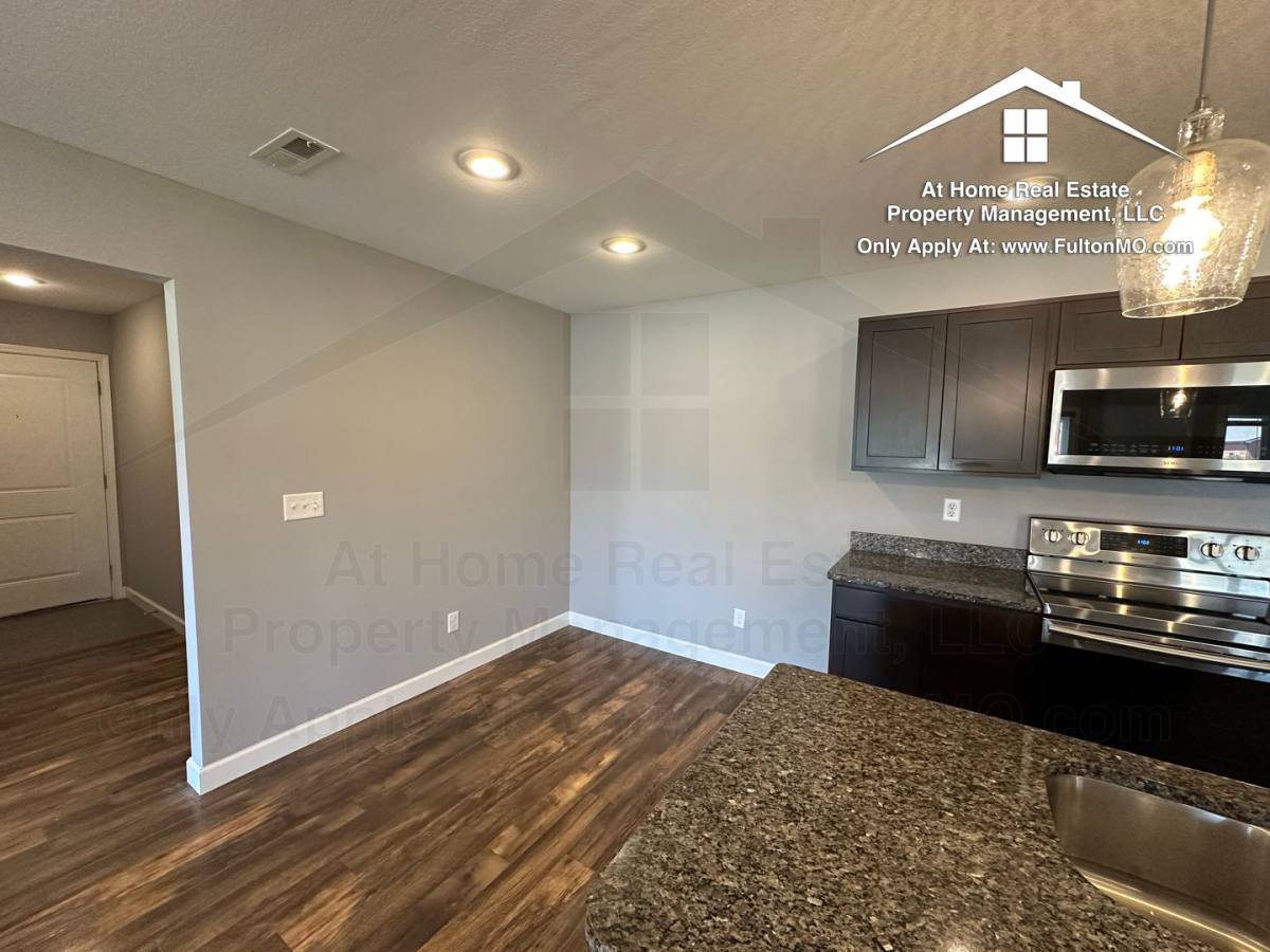 Apartment for rent at 301 E Saint Eunice Rd #202, Fulton, MO 65251