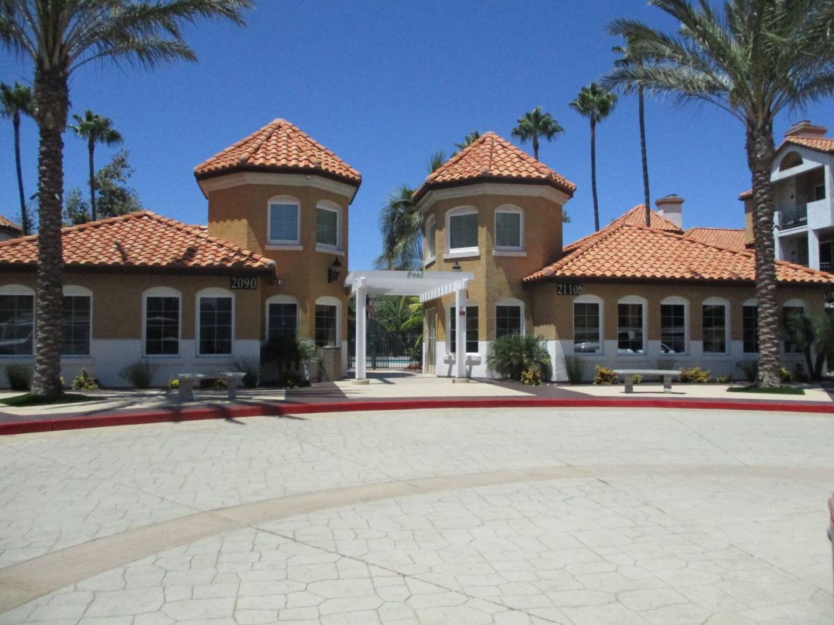 Condo for rent at 2020 Camino De La Reina, San Diego, CA 92108