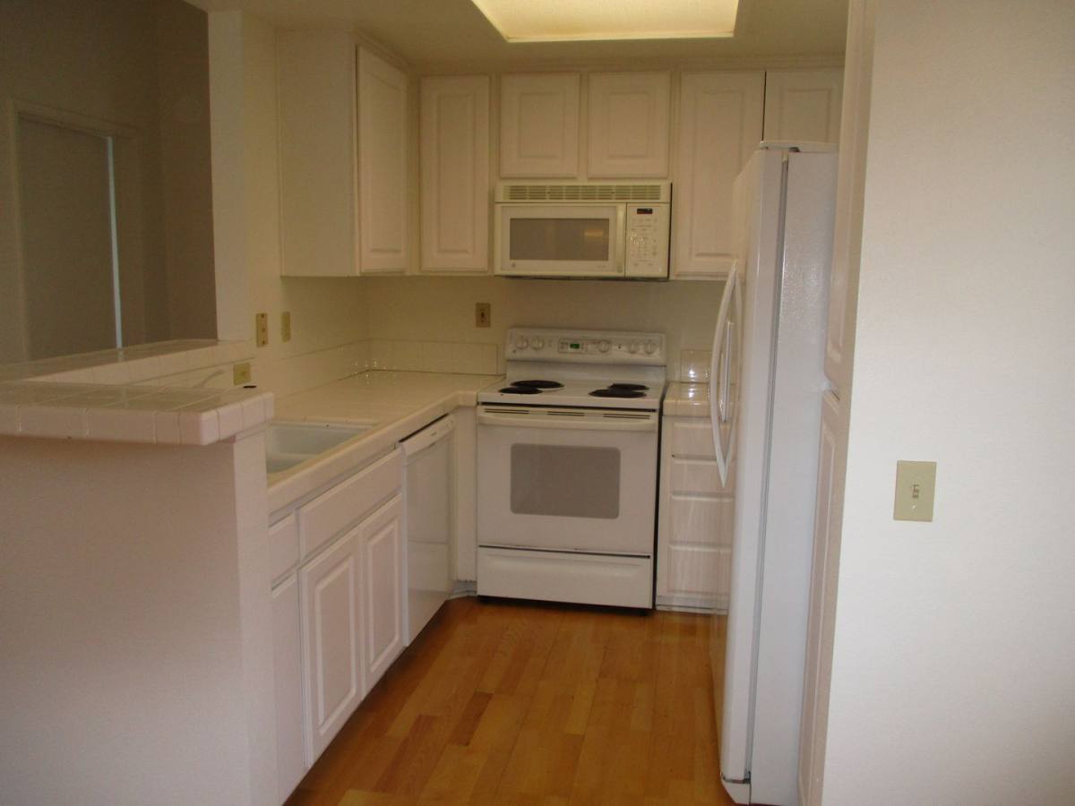 Condo for rent at 2020 Camino De La Reina, San Diego, CA 92108