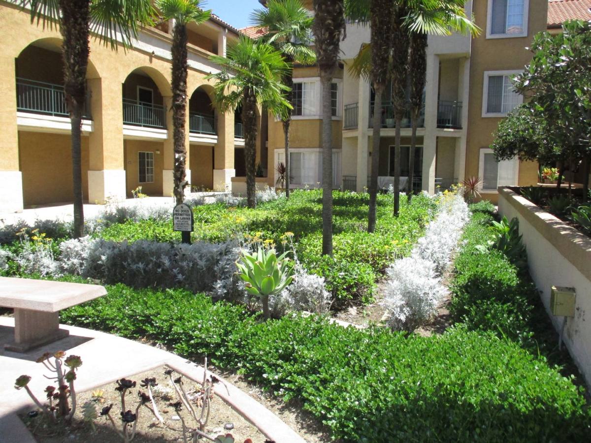 Condo for rent at 2020 Camino De La Reina, San Diego, CA 92108