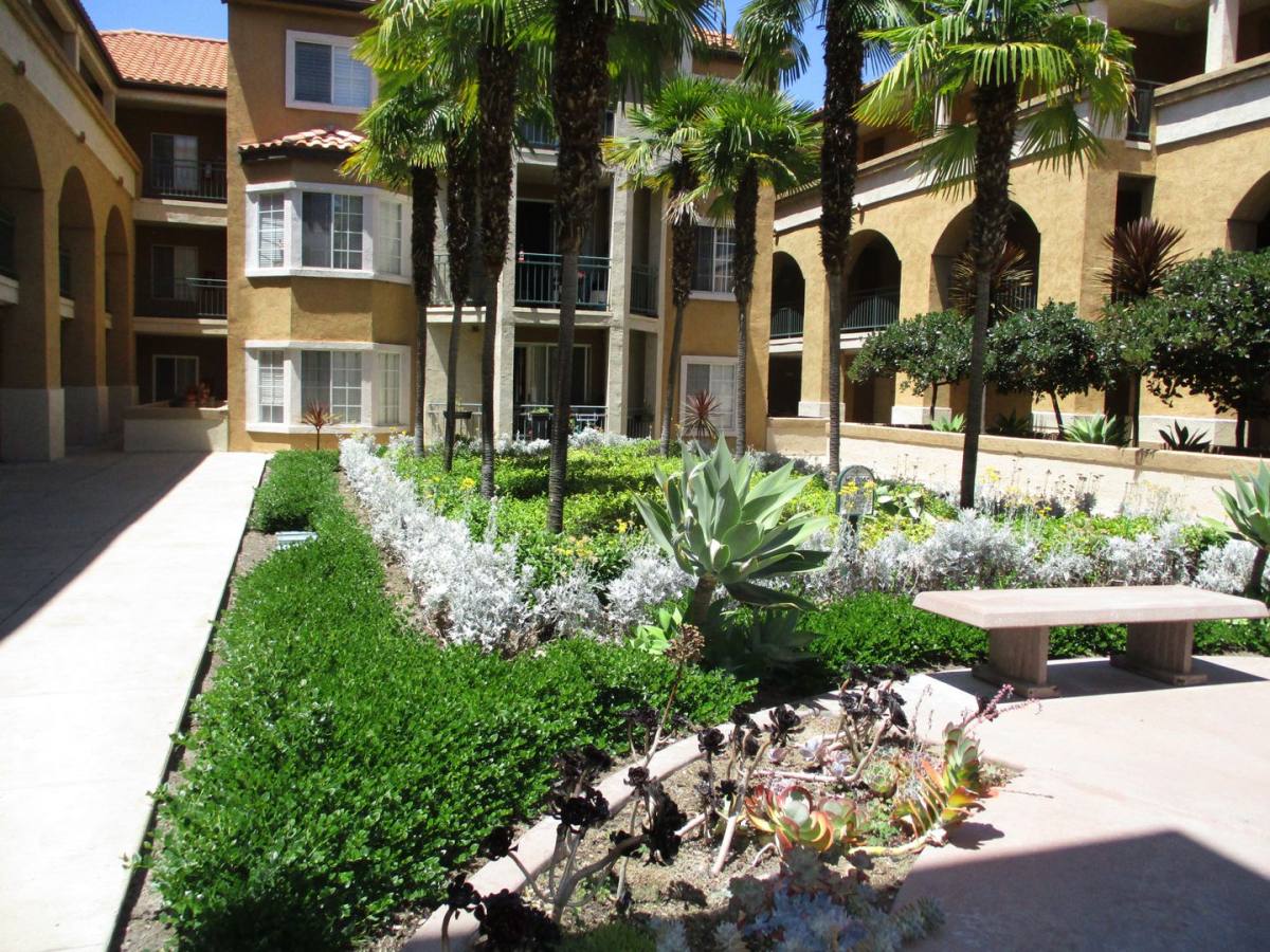 Condo for rent at 2020 Camino De La Reina, San Diego, CA 92108