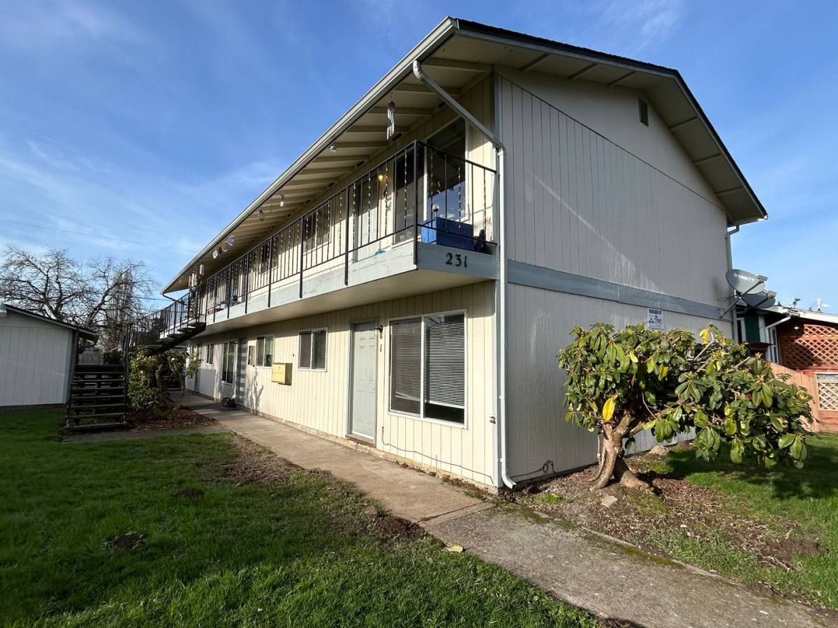 Apartment for rent at 231 20th Ave, Longview, WA 98632