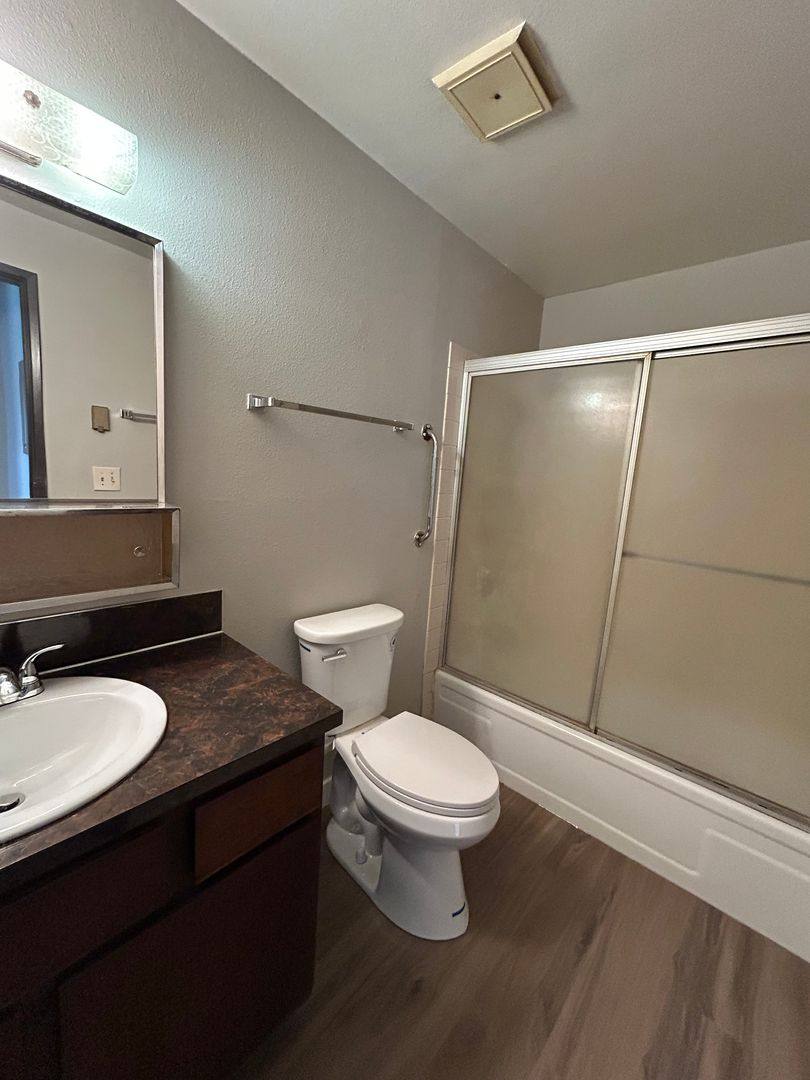 Apartment for rent at 231 20th Ave, Longview, WA 98632