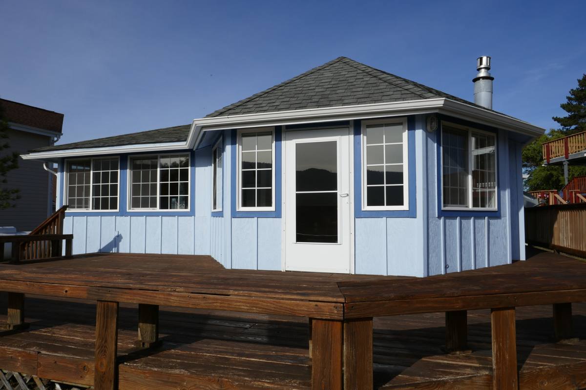 House for rent at 289 N Welcome Slough Rd, Cathlamet, WA 98612