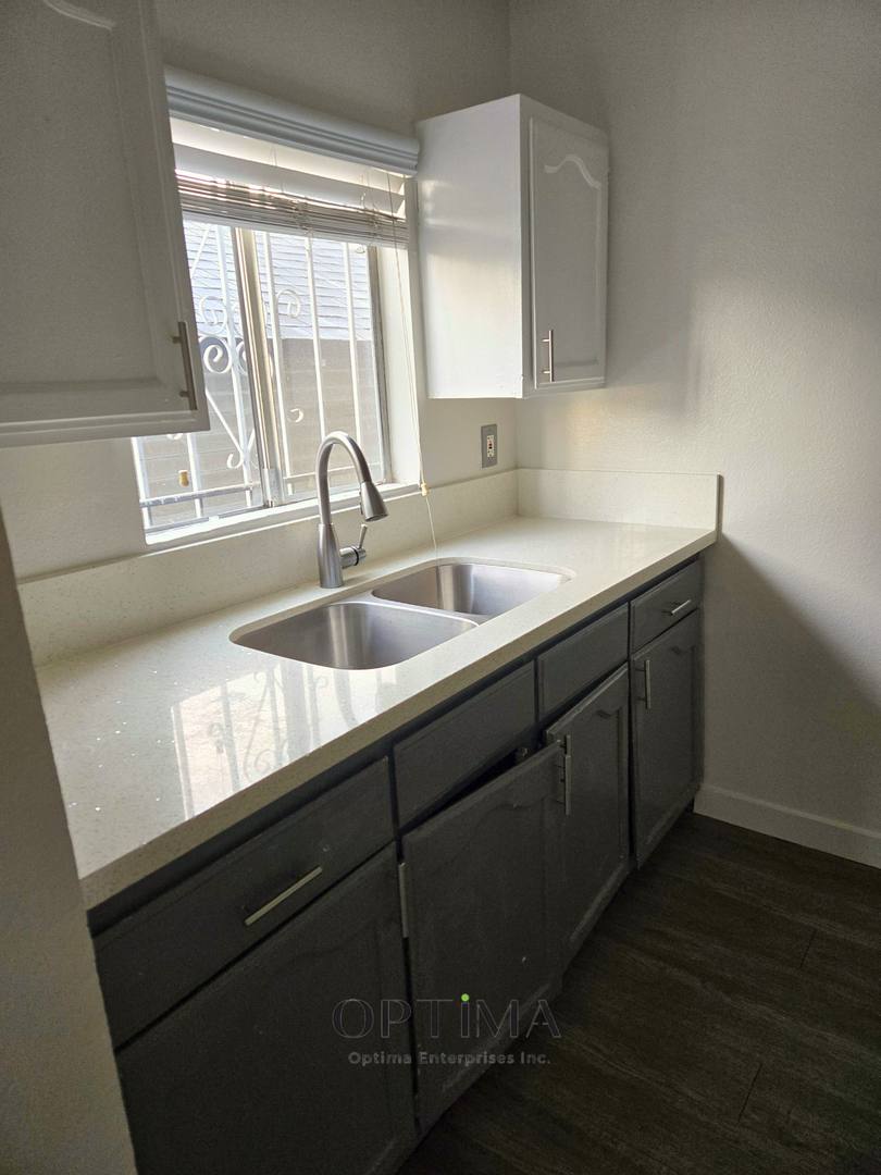 Apartment for rent at 1377 Warren Ave, Long Beach, CA 90813