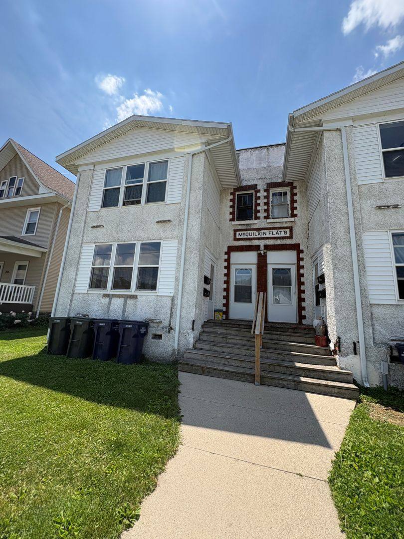 Apartment for rent at 703 E Main St, La Porte City, IA 50651