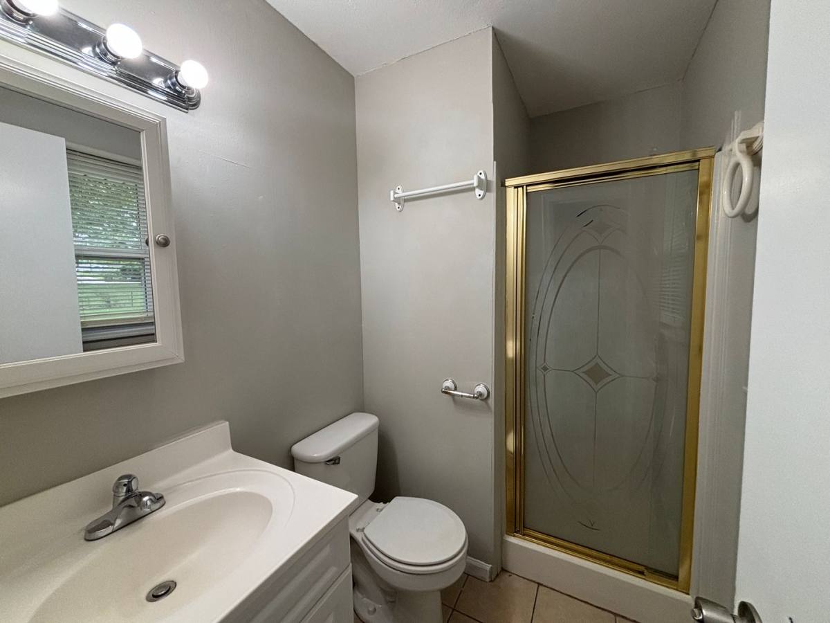 House for rent at 6928 NW 76th Place, Kansas City, MO 64152