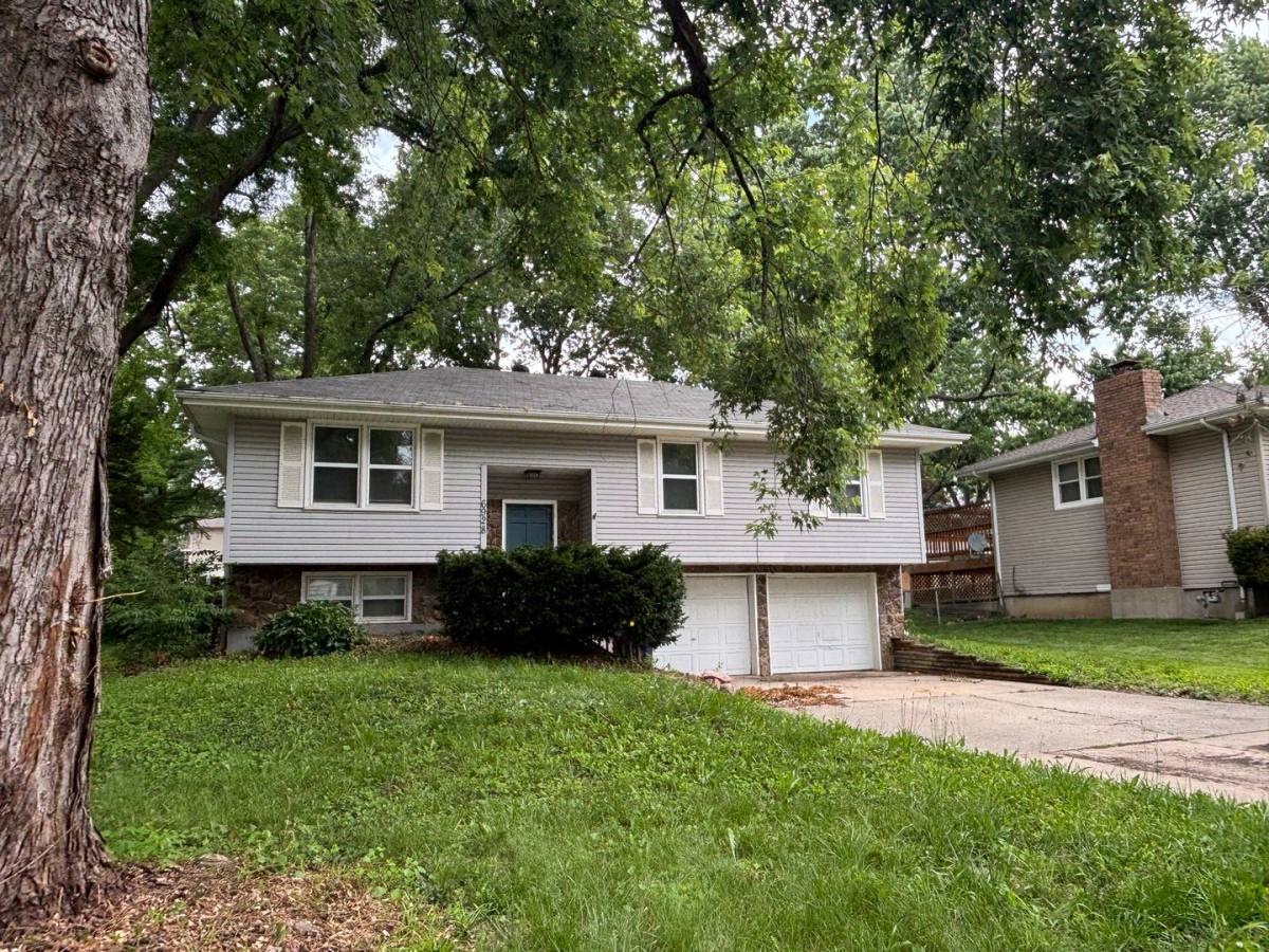House for rent at 6928 NW 76th Place, Kansas City, MO 64152