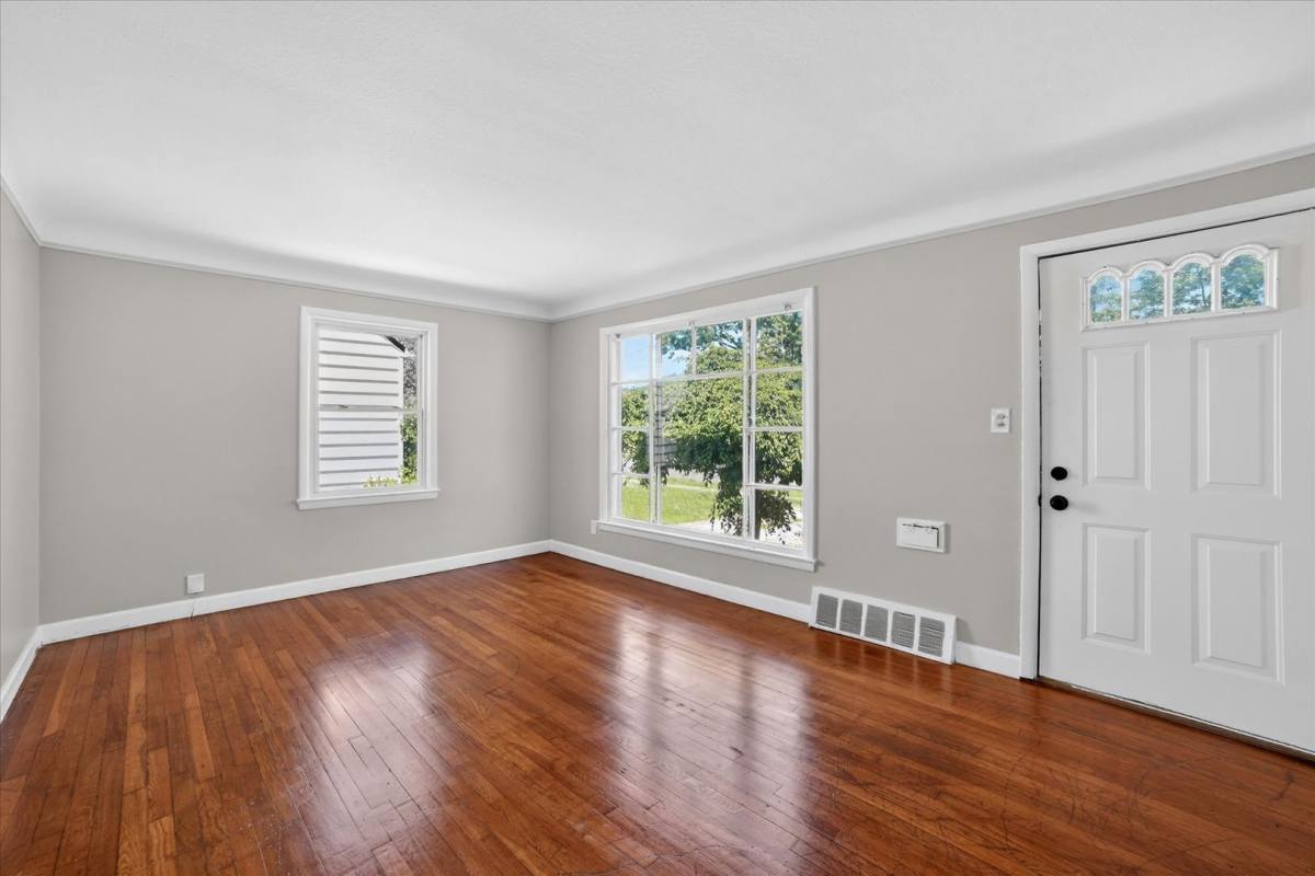 House for rent at 13776 Shady Oak Blvd, Cleveland, OH 44125
