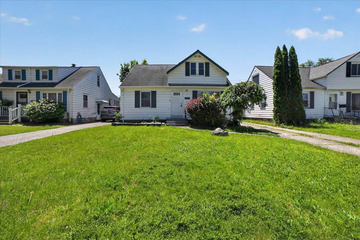 House for rent at 13776 Shady Oak Blvd, Cleveland, OH 44125