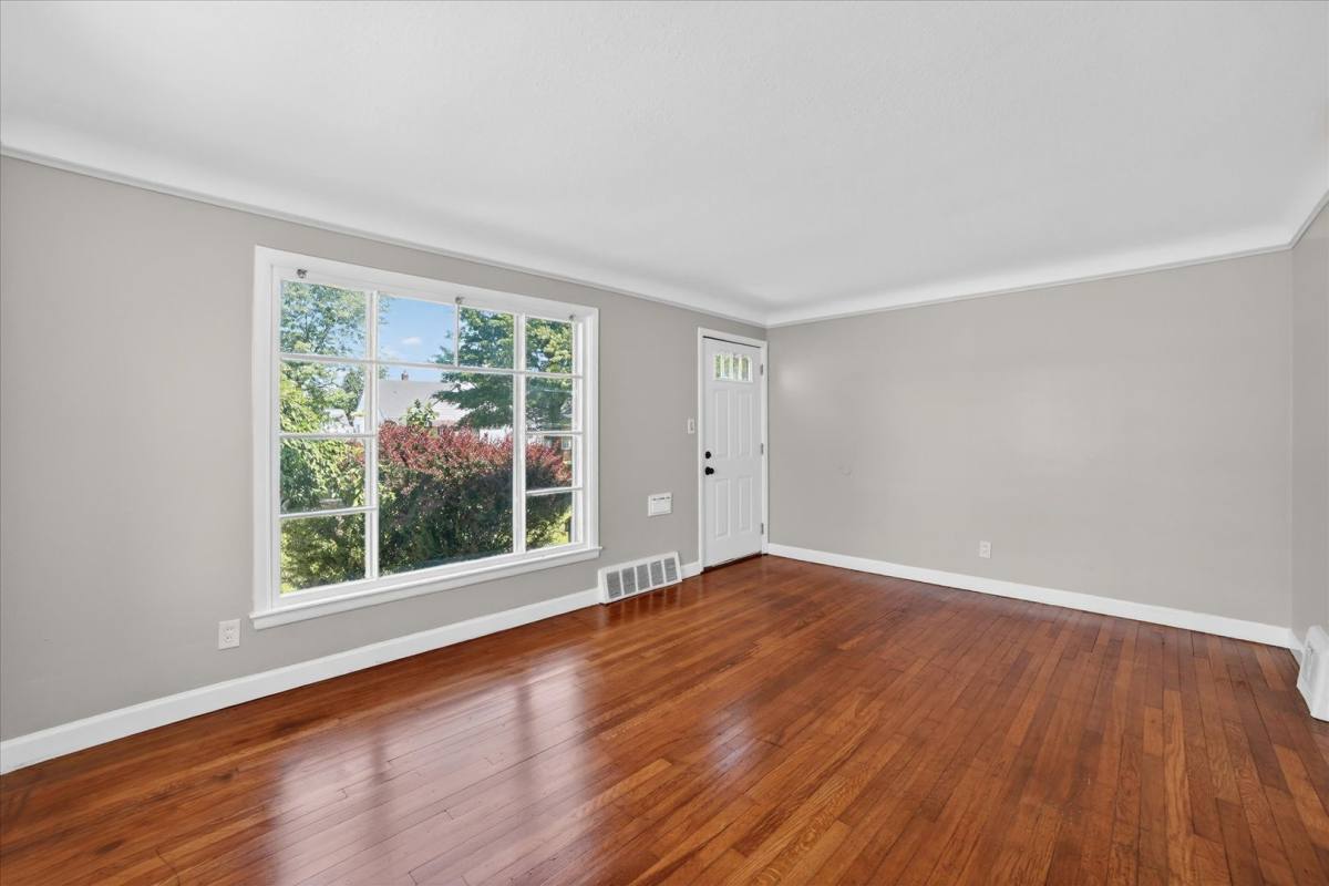 House for rent at 13776 Shady Oak Blvd, Cleveland, OH 44125