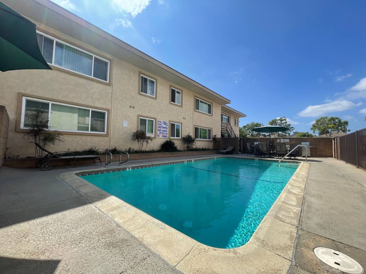 Apartment for rent at 1675 Chapel Dr, Camarillo, CA 93010