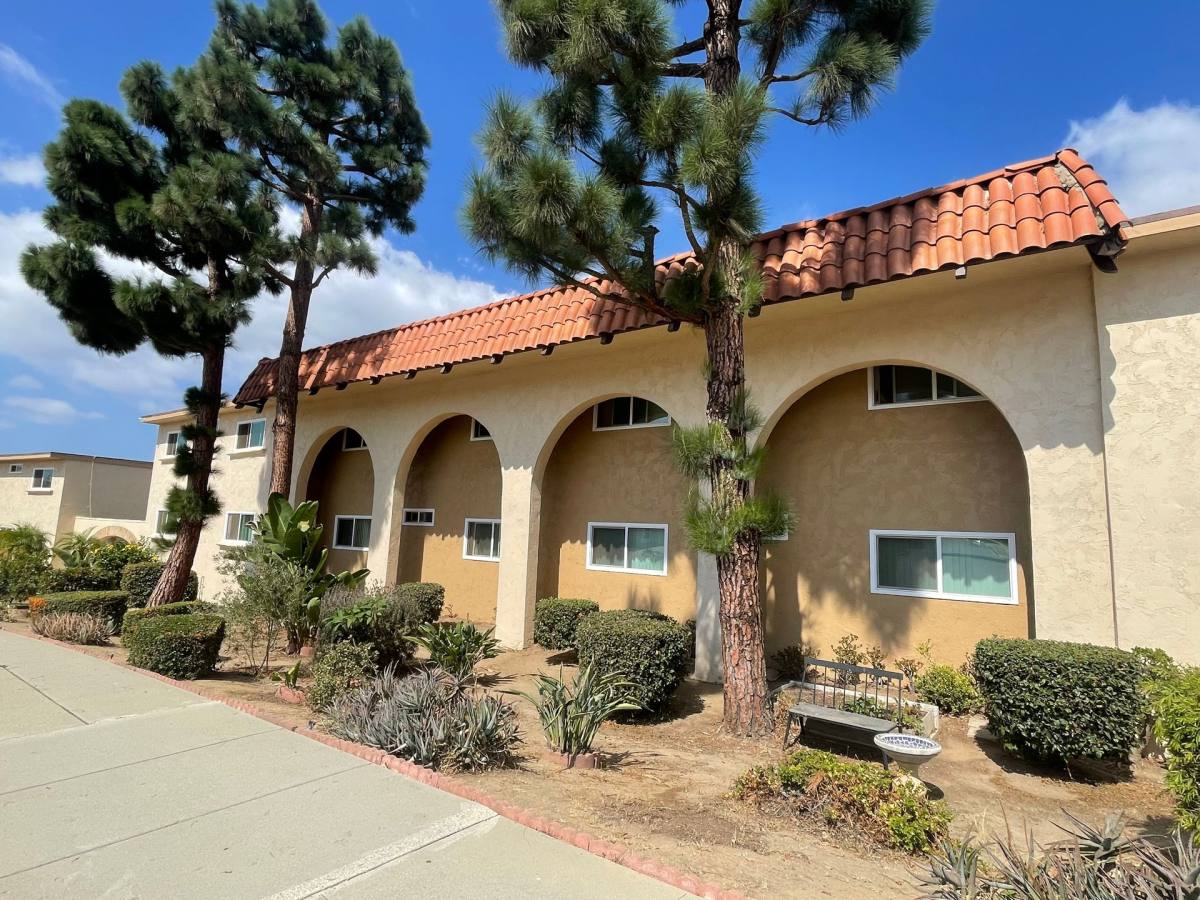Apartment for rent at 1675 Chapel Dr, Camarillo, CA 93010