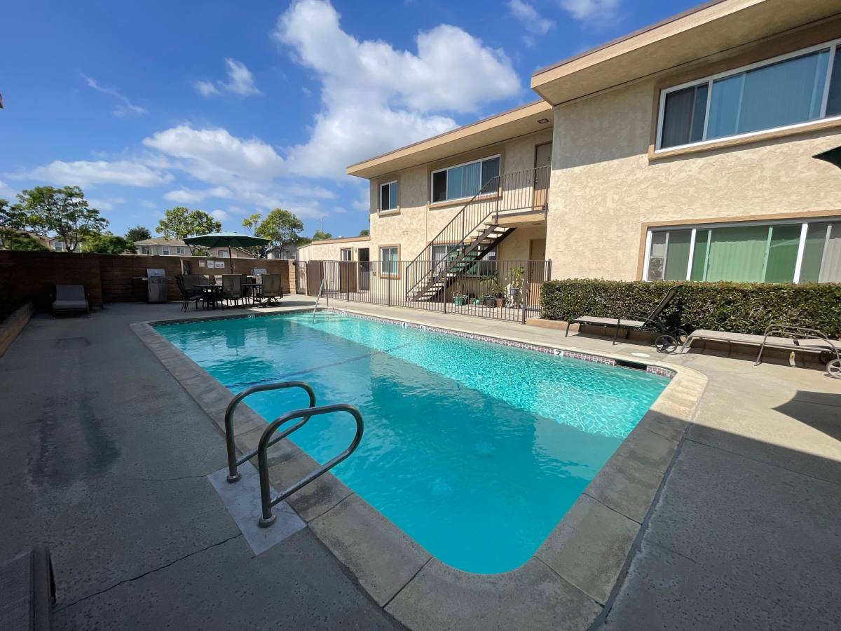 Apartment for rent at 1675 Chapel Dr, Camarillo, CA 93010
