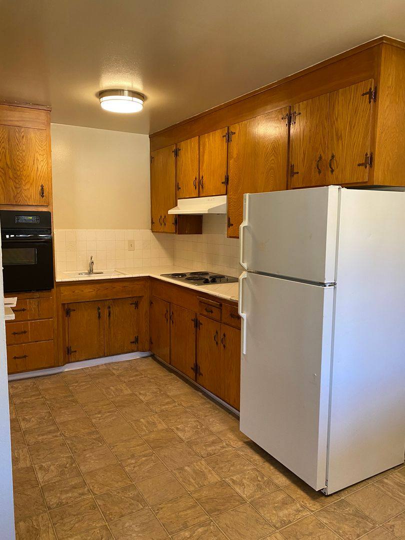 Apartment for rent at 165 E Reed St, San Jose, CA 95112