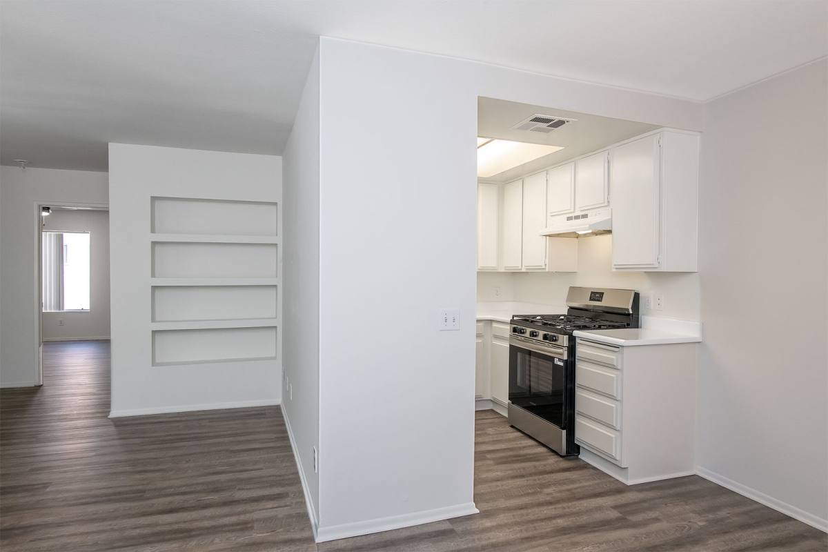 Apartment for rent at 407-409 W Lexington Dr, Glendale, CA 91203