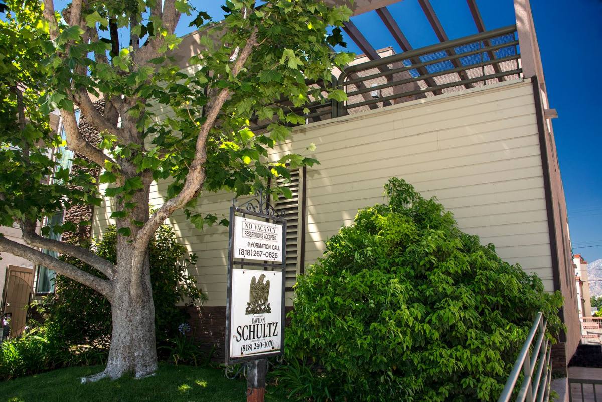 Apartment for rent at 407-409 W Lexington Dr, Glendale, CA 91203