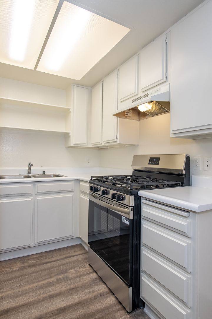 Apartment for rent at 407-409 W Lexington Dr, Glendale, CA 91203