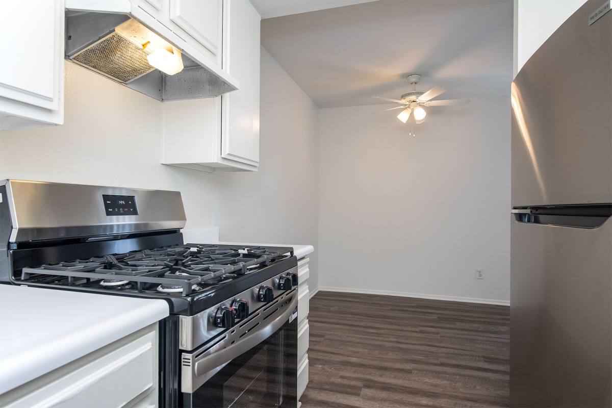 Apartment for rent at 407-409 W Lexington Dr, Glendale, CA 91203