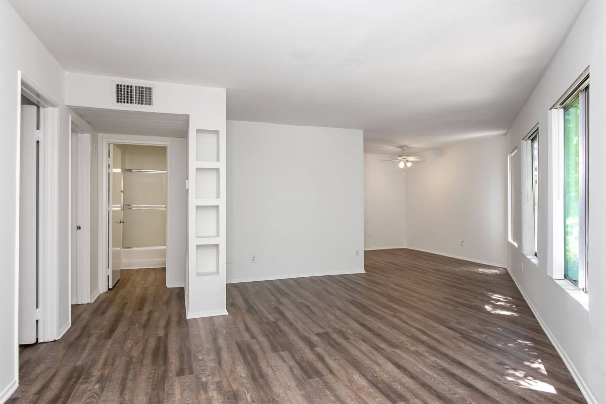 Apartment for rent at 407-409 W Lexington Dr, Glendale, CA 91203