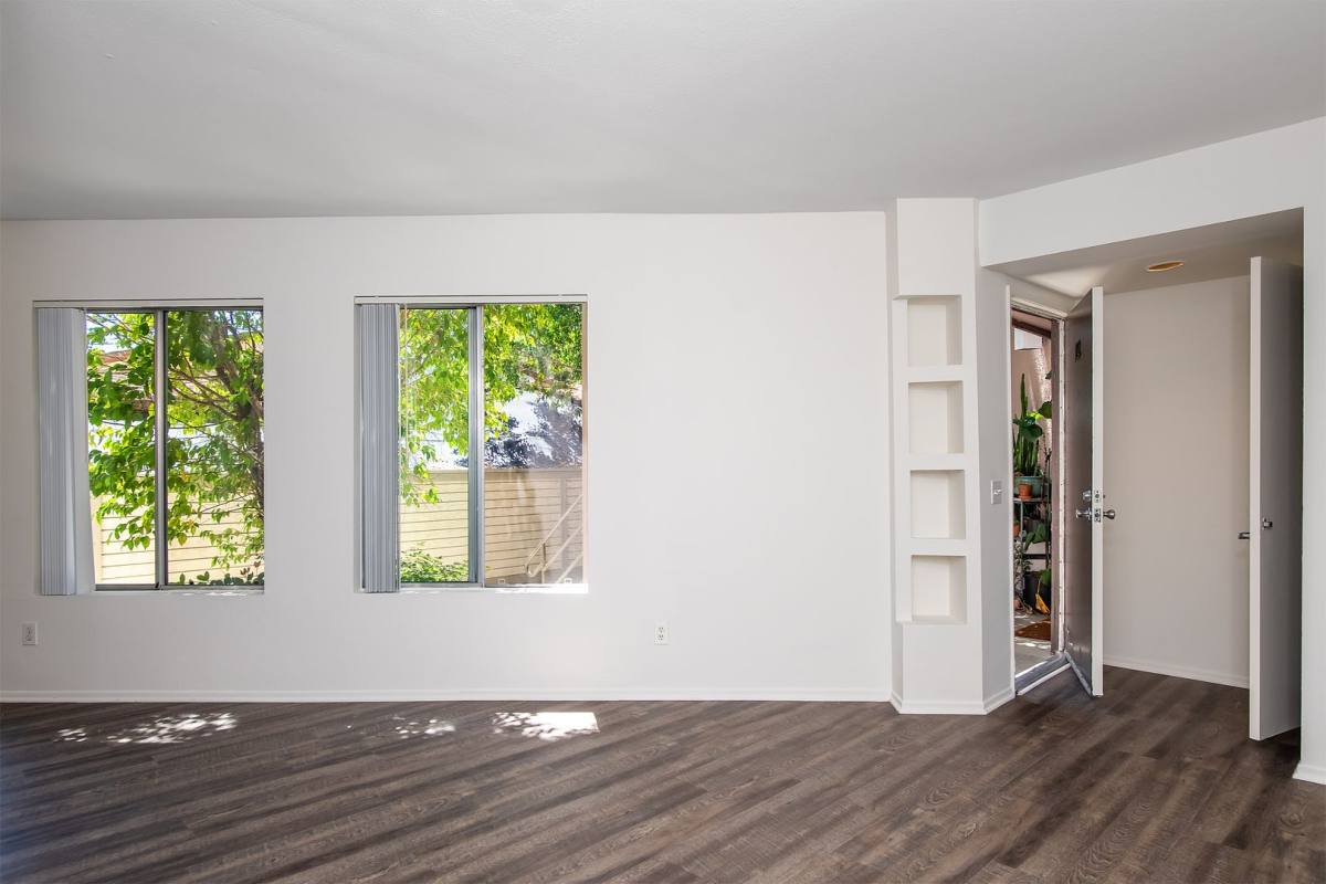 Apartment for rent at 407-409 W Lexington Dr, Glendale, CA 91203