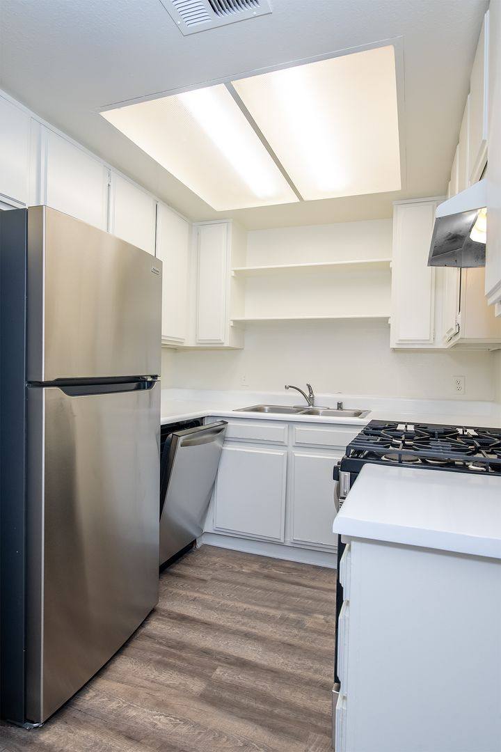 Apartment for rent at 407-409 W Lexington Dr, Glendale, CA 91203