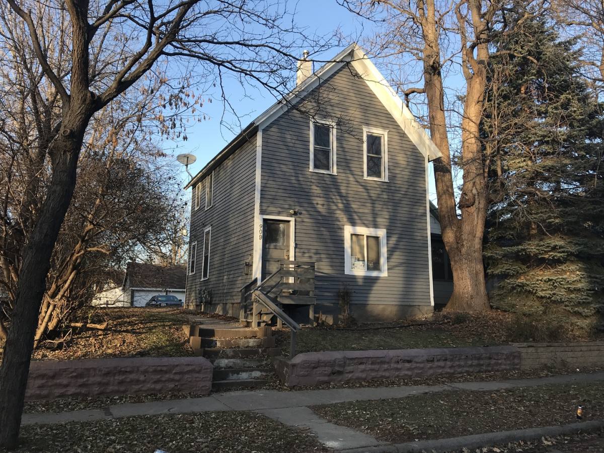 Apartment for rent at 909 Margaret St, Saint Paul, MN 55106