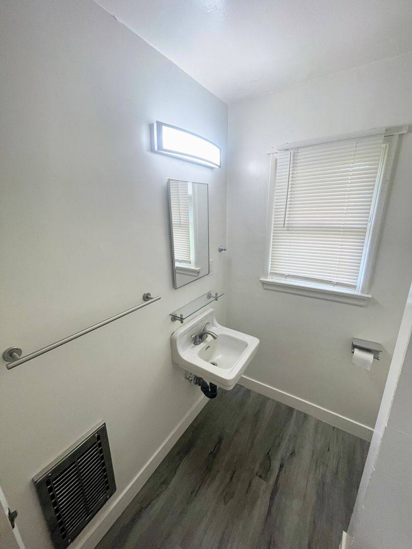 Apartment for rent at 11047 Hesby St, North Hollywood, CA 91601