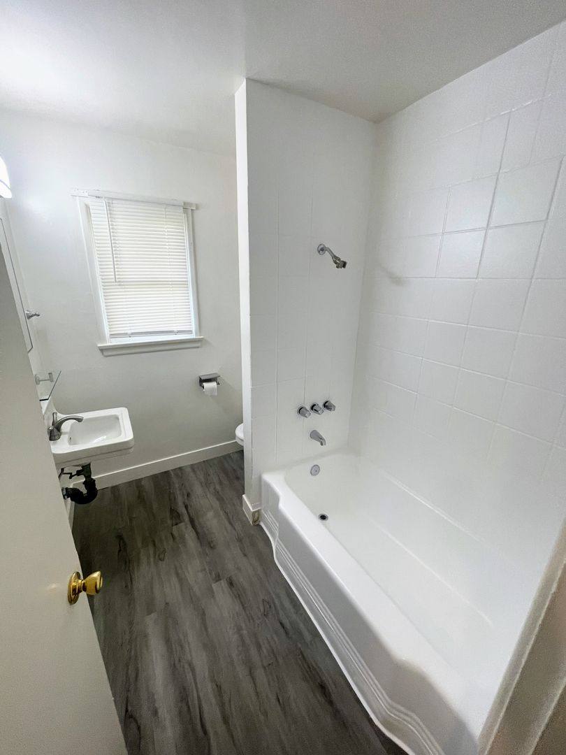 Apartment for rent at 11047 Hesby St, North Hollywood, CA 91601