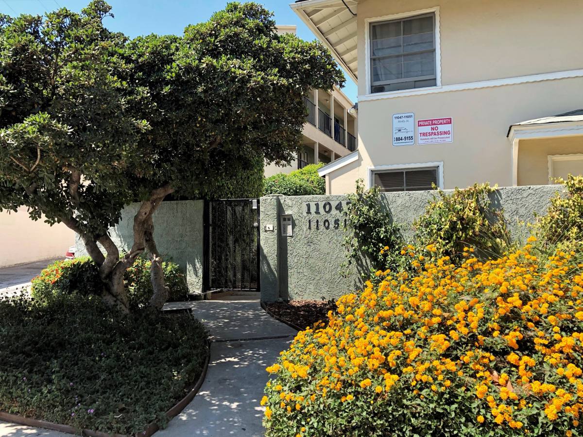 Apartment for rent at 11047 Hesby St, North Hollywood, CA 91601