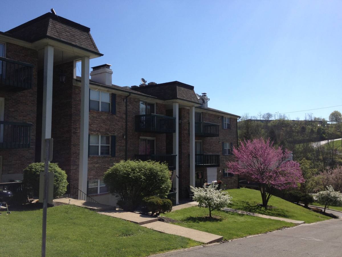 Apartment for rent at 1002 Parkvale Court, Covington, KY 41011